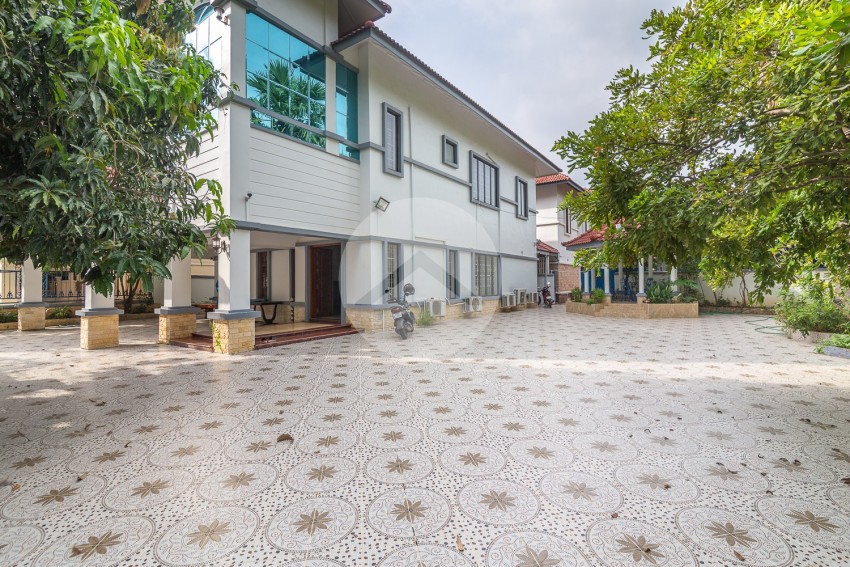 6 Bedroom Villa For Rent - Russey Keo, Phnom Penh