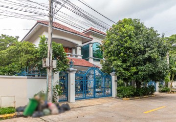 6 Bedroom Villa For Rent - Russey Keo, Phnom Penh thumbnail