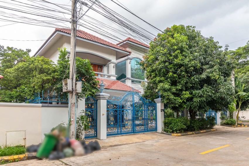 6 Bedroom Villa For Rent - Russey Keo, Phnom Penh