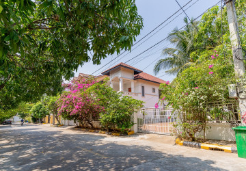 6 Bedroom Villa For Rent - Russey Keo, Phnom Penh thumbnail