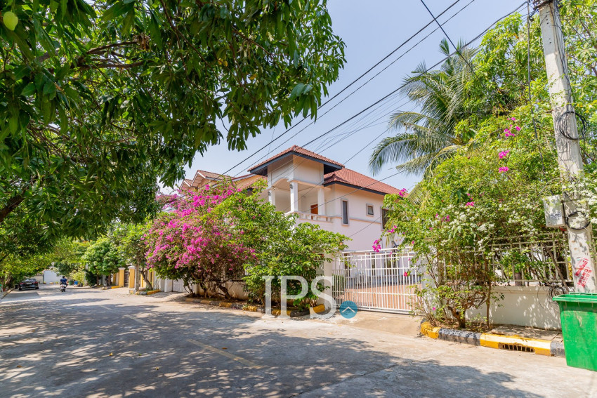 6 Bedroom Villa For Rent - Russey Keo, Phnom Penh