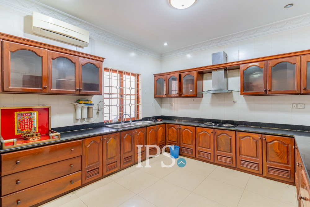 6 Bedroom Villa For Rent - Russey Keo, Phnom Penh - Image 10