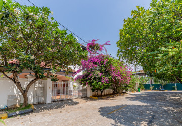 6 Bedroom Villa For Rent - Russey Keo, Phnom Penh thumbnail