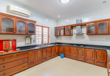 6 Bedroom Villa For Rent - Russey Keo, Phnom Penh thumbnail