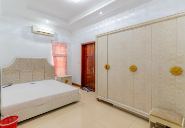6 Bedroom Villa For Rent - Russey Keo, Phnom Penh thumbnail