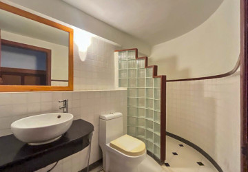 650 Office Penthouse For Rent - Chroy Changvar, Phnom Penh thumbnail