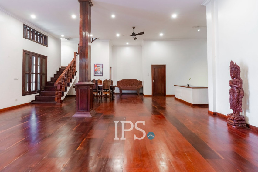 វីឡា 10 បន្ទប់គេង សម្រាប់លក់ - សាលាកំរើក, សៀមរាប