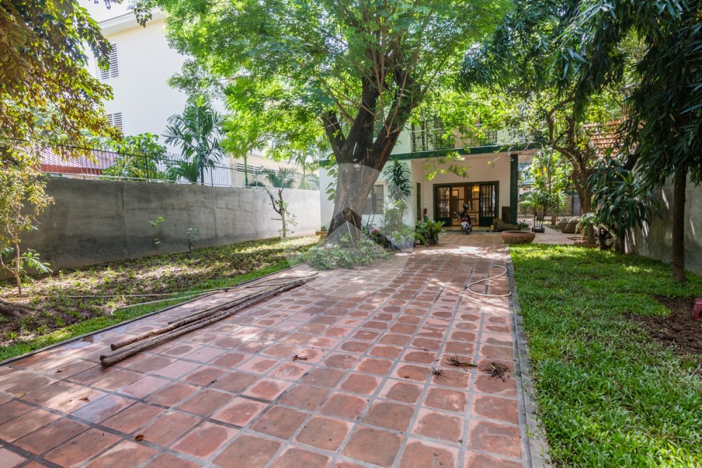 4 Bedroom Villa For Rent - Tonle Bassac, Phnom Penh - Image 2