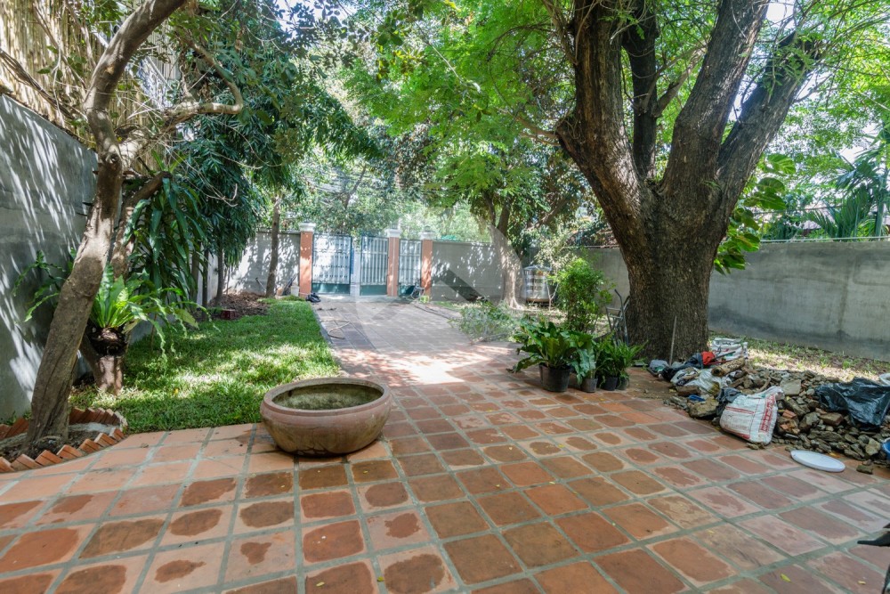 4 Bedroom Villa For Rent - Tonle Bassac, Phnom Penh - Image 4