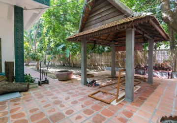 4 Bedroom Villa For Rent - Tonle Bassac, Phnom Penh thumbnail