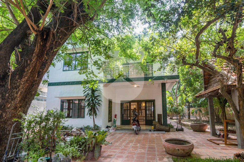 4 Bedroom Villa For Rent - Tonle Bassac, Phnom Penh - Image 3