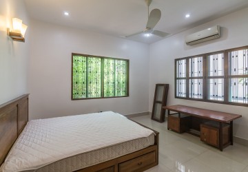 4 Bedroom Villa For Rent - Tonle Bassac, Phnom Penh thumbnail