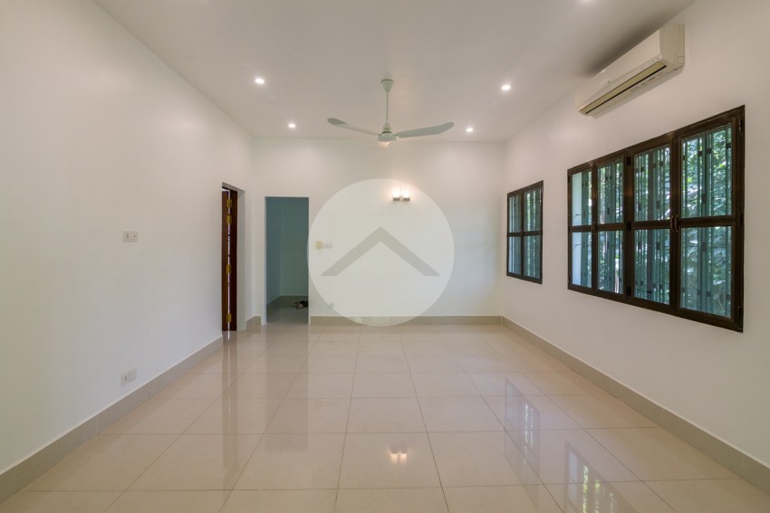 4 Bedroom Villa For Rent - Tonle Bassac, Phnom Penh