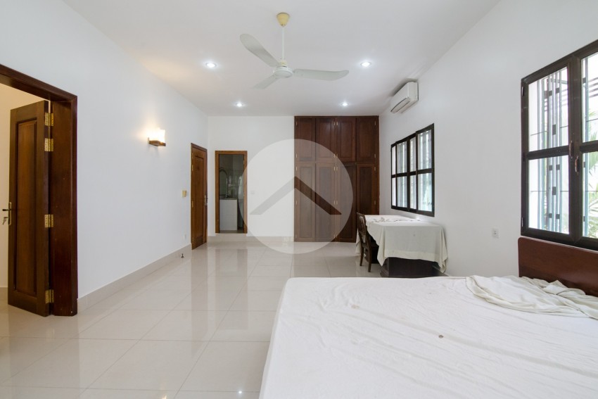 4 Bedroom Villa For Rent - Tonle Bassac, Phnom Penh