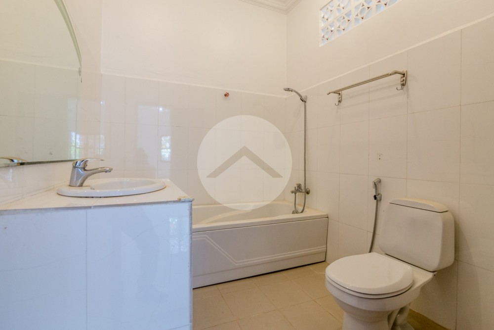 4 Bedroom Villa For Rent - Tonle Bassac, Phnom Penh - Image 27