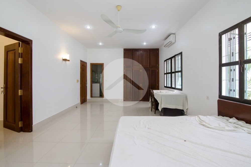 4 Bedroom Villa For Rent - Tonle Bassac, Phnom Penh - Image 24