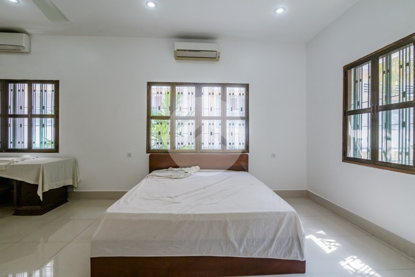 4 Bedroom Villa For Rent - Tonle Bassac, Phnom Penh