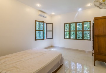 4 Bedroom Villa For Rent - Tonle Bassac, Phnom Penh thumbnail