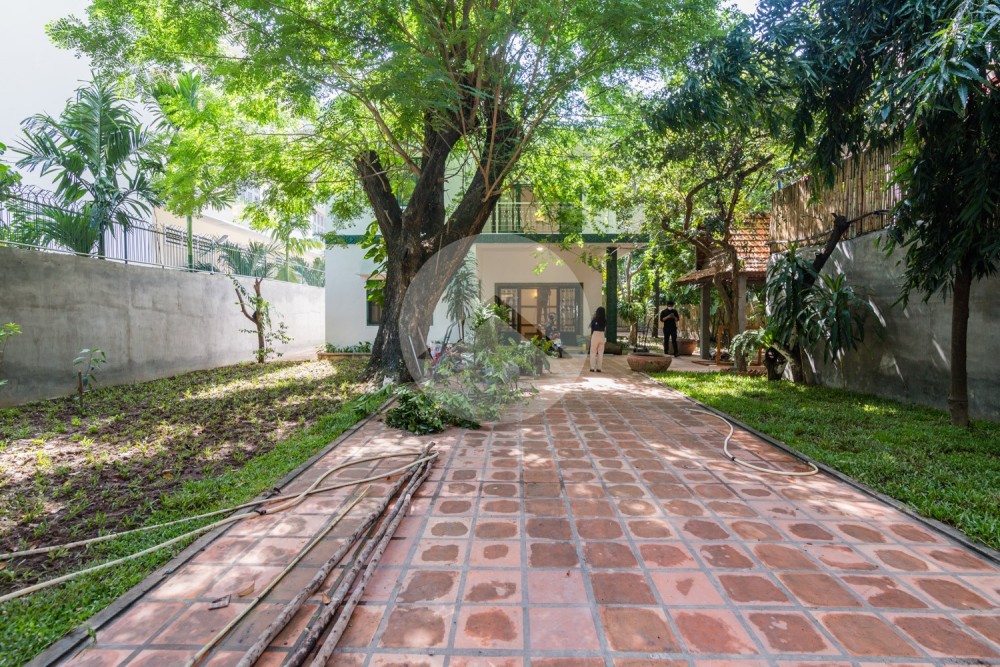 4 Bedroom Villa For Rent - Tonle Bassac, Phnom Penh