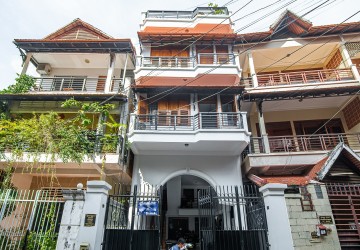 2 Bedroom Apartment For Rent - Chamkarmorn, Phnom Penh thumbnail