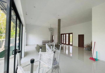 2 Bedroom Serviced Apartment For Rent - BKK1, Phnom Penh thumbnail