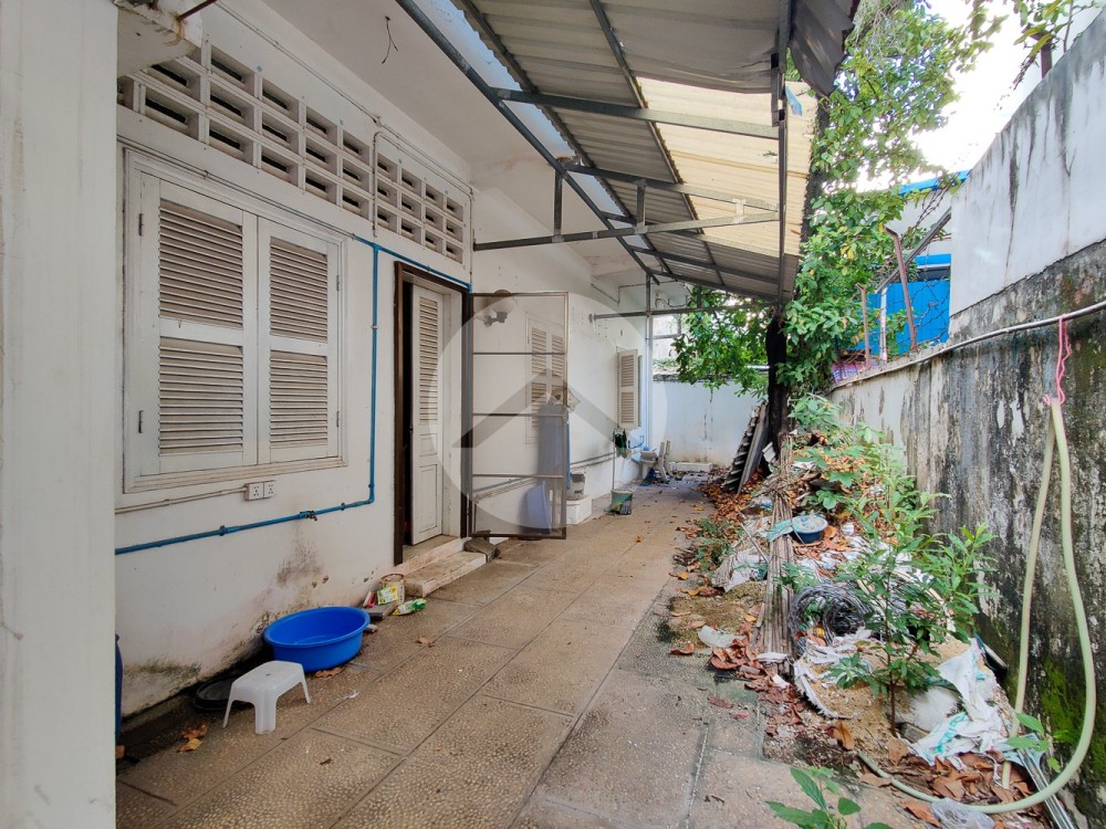 13 Room Commercial Villa For Rent - Boeung Keng Kang 1, Phnom Penh