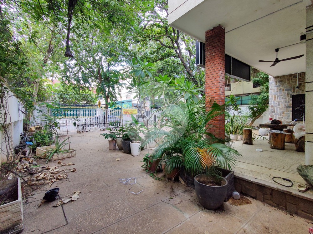 13 Room Commercial Villa For Rent - Boeung Keng Kang 1, Phnom Penh