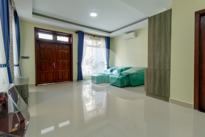 3 Bedroom Townhouse For Rent - Borey Premier, Svay Dangkum, Siem Reap