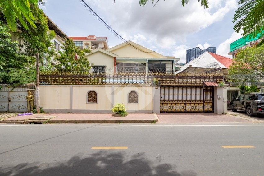 8 Bedroom Villa For Sale - Street 240- Daun Penh, Phnom Penh