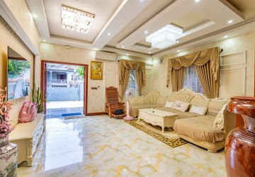 6 Bedroom Villa For Sale - Ta Khmau, Kandal thumbnail