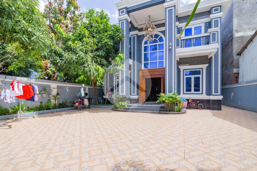 6 Bedroom Villa For Sale - Ta Khmau, Kandal