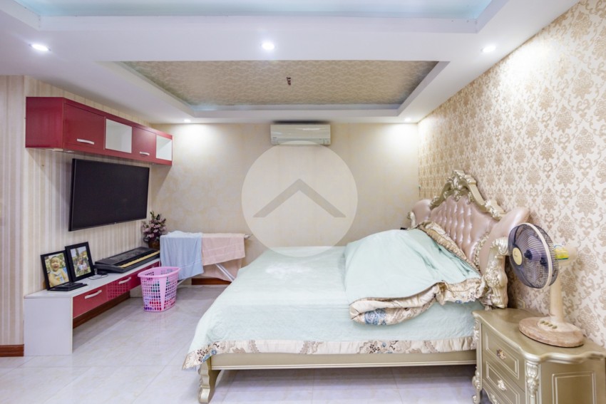 6 Bedroom Villa For Sale - Ta Khmau, Kandal