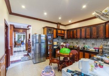 8 Bedroom Villa For Rent - Chroy Changvar, Phnom Penh thumbnail