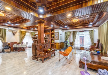 8 Bedroom Villa For Rent - Chroy Changvar, Phnom Penh thumbnail