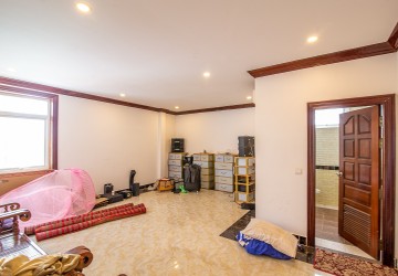 8 Bedroom Villa For Rent - Chroy Changvar, Phnom Penh thumbnail