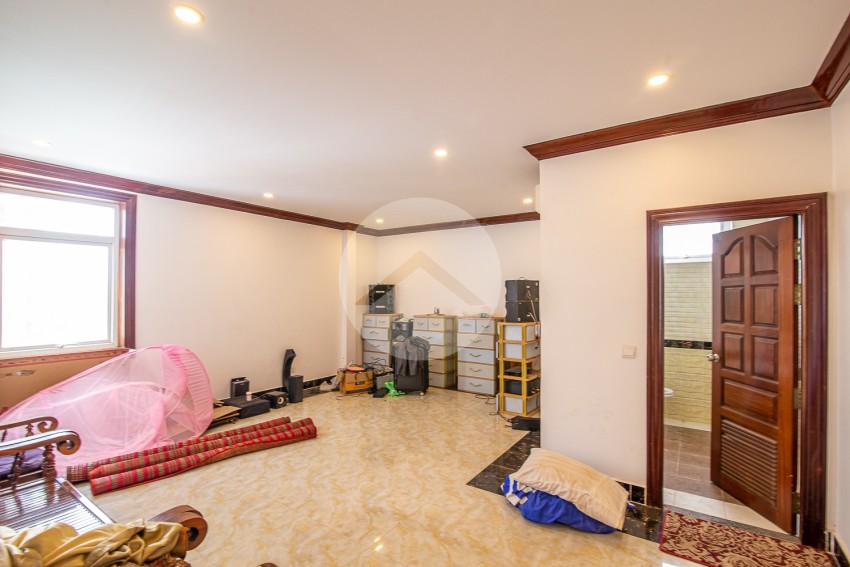 8 Bedroom Villa For Rent - Chroy Changvar, Phnom Penh