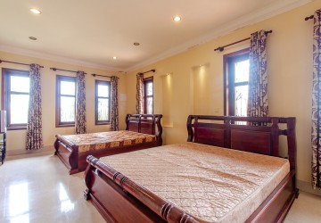 8 Bedroom Villa For Sale - Sala Kamreuk, Siem Reap thumbnail