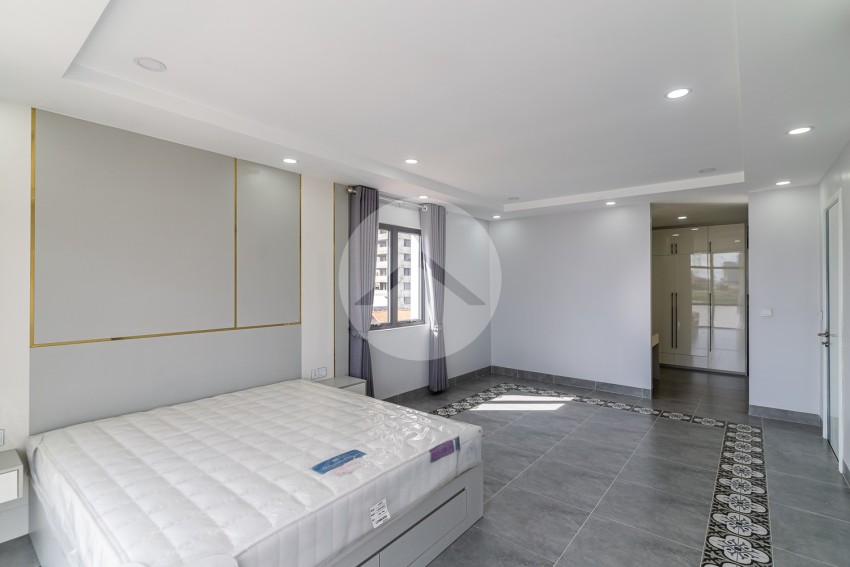 3 Bedroom Penthouse For Rent - Chroy Changvar, Phnom Penh