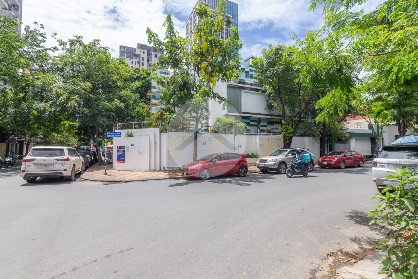 1094 Sqm Corner Land For Sale - BKK1, Phnom Penh