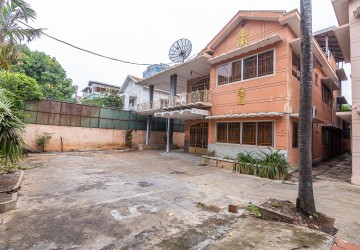 1000 Sqm Land and 2 Villas For Rent - Chakto Mukh, Daun Penh, Phnom Penh thumbnail