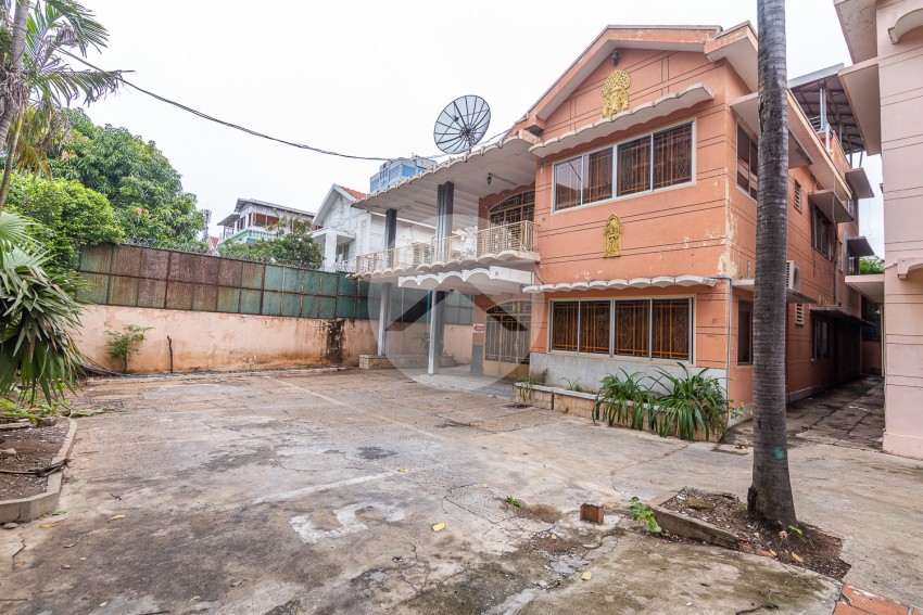 1,000 Sqm Commercial Villas For Rent - Chakto Mukh, Phnom Penh