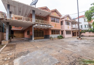 1,000 Sqm Commercial Villas For Rent - Chakto Mukh, Phnom Penh thumbnail