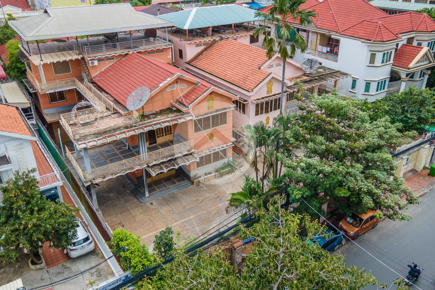 1000 Sqm Land and 2 Villas For Rent - Chakto Mukh, Daun Penh, Phnom Penh