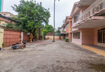 1,000 Sqm Commercial Villas For Rent - Chakto Mukh, Phnom Penh thumbnail