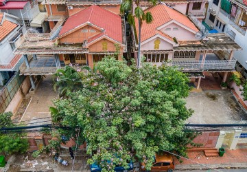 1,000 Sqm Land and 2 Villas For Rent - Chakto Mukh, Phnom Penh thumbnail
