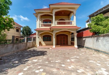 4 Bedroom House For Sale - Svay Dangkum, Siem Reap thumbnail