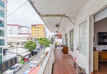 Renovated Duplex 2 Bedroom Apartment For Rent - BKK3, Phnom Penh thumbnail
