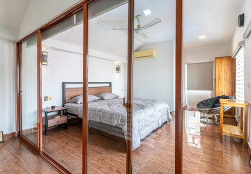 Renovated Duplex 2 Bedroom Apartment For Rent - BKK3, Phnom Penh thumbnail