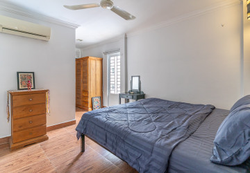 Renovated Duplex 2 Bedroom Apartment For Rent - BKK3, Phnom Penh thumbnail