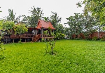 2 Bedroom Wooden House For Rent - Chreav, Siem Reap thumbnail